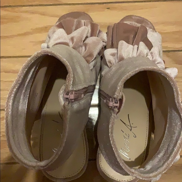 Ruffled heeled booties, pink, women’s size 7 - Picture 5 of 6